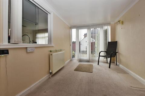 3 bedroom end of terrace house for sale, First Lane, Hessle