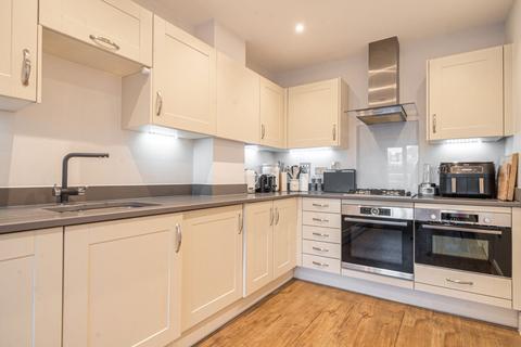 22 Bowling Lane, Billingshurst, RH14 9FT