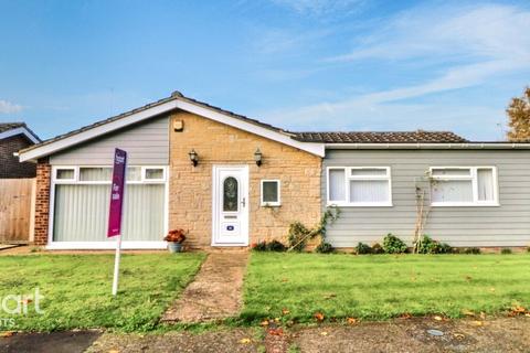 4 bedroom detached bungalow for sale, Crosshall Road, St Neots