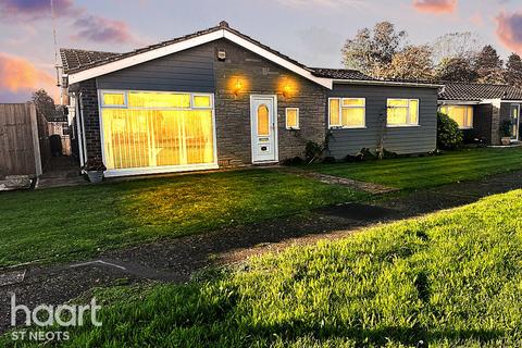 4 bedroom detached bungalow for sale, Crosshall Road, St Neots