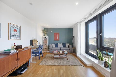 1 bedroom flat for sale, Putney Hill, SW15