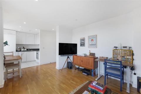 1 bedroom flat for sale, Putney Hill, SW15