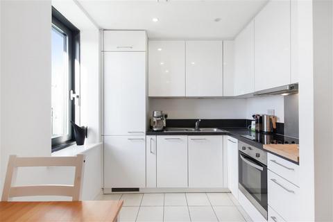 1 bedroom flat for sale, Putney Hill, SW15