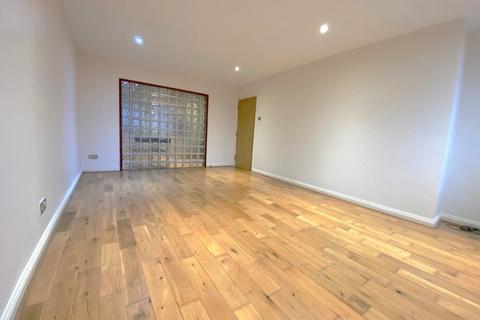 2 bedroom flat to rent, Bluepoint Court, Harrow HA1