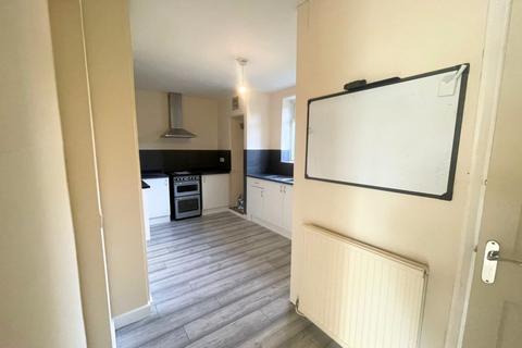 3 bedroom end of terrace house to rent, Ernan Close, South Ockendon, Essex, RM15