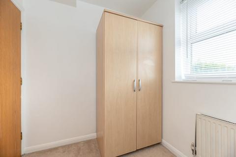 1 bedroom in a flat share to rent, Maltby Street, London SE1