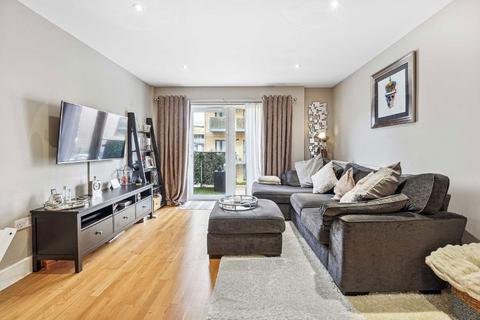 2 bedroom flat to rent, Dragmore Street, London SW4