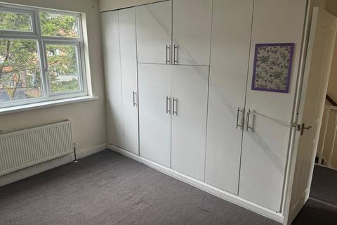 1 bedroom in a house share to rent, Rowan Road, London SW16