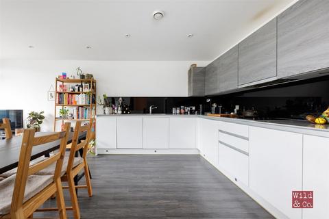 2 bedroom apartment for sale, Lock Court, Essex Wharf, London