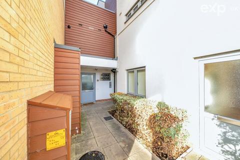 2 bedroom flat for sale, Cromie Close, London N13