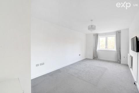 2 bedroom flat for sale, Cromie Close, London N13