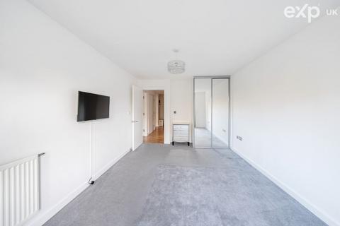 2 bedroom flat for sale, Cromie Close, London N13