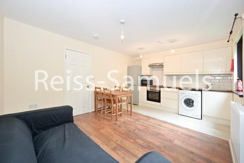 4 bedroom terraced house to rent, Oxley Close, London SE1