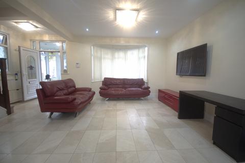 5 bedroom semi-detached house to rent, Somersby Gardens, IG4 5DY