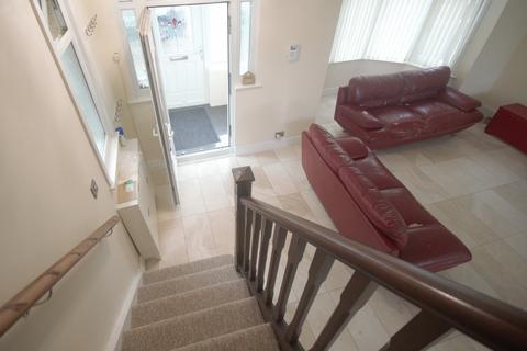 5 bedroom semi-detached house to rent, Somersby Gardens, IG4 5DY