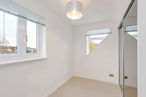 2 bedroom flat to rent, Burlington Road, London W4