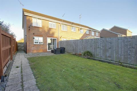 2 bedroom end of terrace house for sale, Dearne Court, Brough