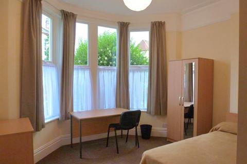 7 bedroom end of terrace house to rent, Filton Avenue, Horfield