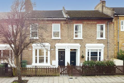 2 bedroom detached house to rent, Stanstead Road, Forest Hill, London, SE23