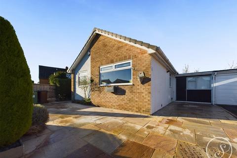 3 bedroom bungalow for sale, Templegate Avenue, Leeds