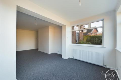 3 bedroom bungalow for sale, Templegate Avenue, Leeds