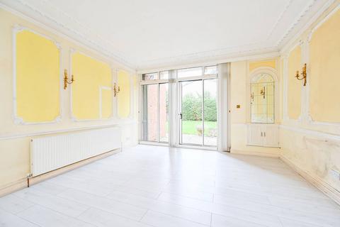 3 bedroom flat for sale, Creffield Road, Ealing Common, London, W5