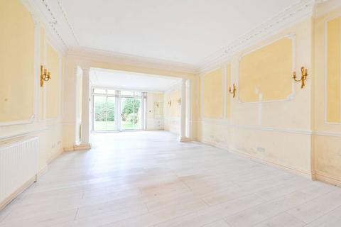 Creffield Road, Ealing Common, London, W5