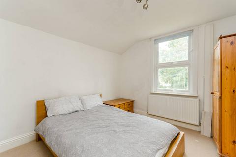 3 bedroom flat to rent, Chestnut Road, Raynes Park, London, SW20