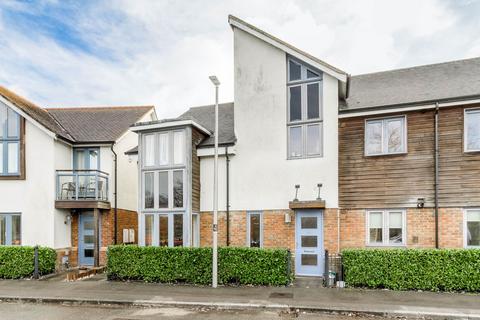 2 bedroom maisonette for sale, Kemsley Cr, Milton Keynes MK10