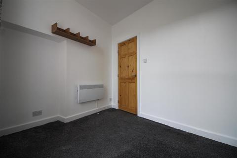 1 bedroom ground floor flat to rent, Howgate House, Wellington Road, Dewsbury