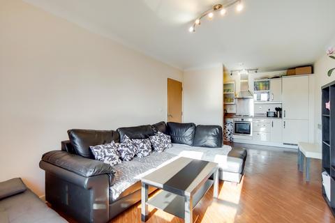 1 bedroom flat to rent, Worton Way  TW3