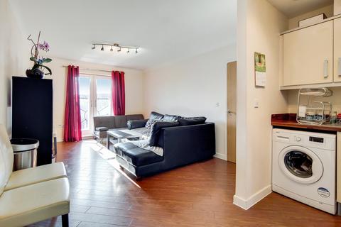 1 bedroom flat to rent, Worton Way  TW3