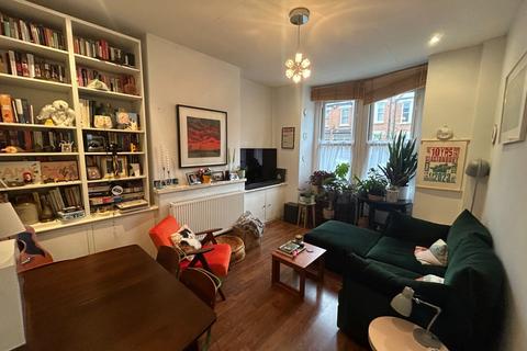 2 bedroom flat to rent, Deerdale Road, London SE24