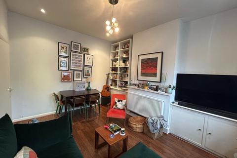 2 bedroom flat to rent, Deerdale Road, London SE24