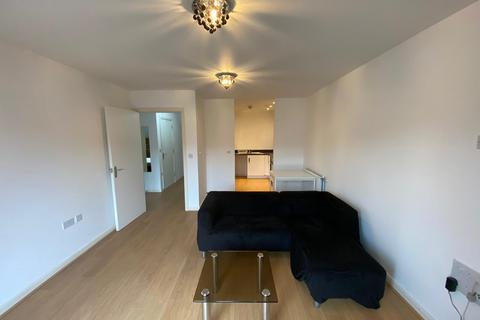 1 bedroom flat to rent, Featherstone Road, Southall UB2