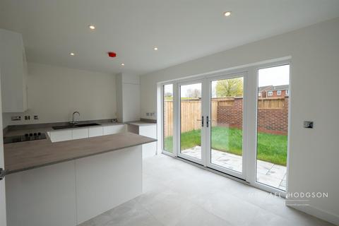 4 bedroom semi-detached house to rent, St Lawrence Place, Sunderland