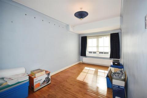 5 Upper Butts, Brentford, TW8 8DA
