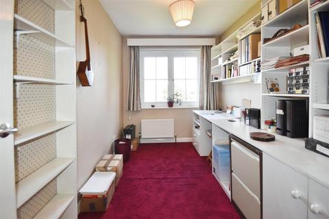 5 Upper Butts, Brentford, TW8 8DA
