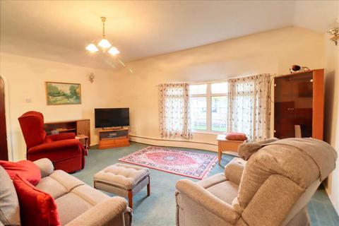 2 bedroom bungalow for sale, Kirby Cross CO13