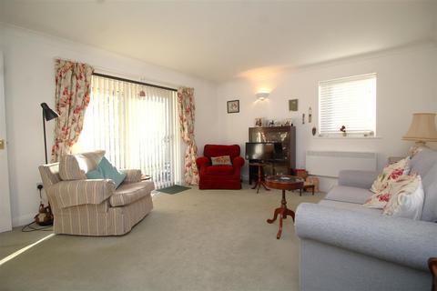28 Water End, Thorpe Meadows, Peterborough, PE3 6GQ