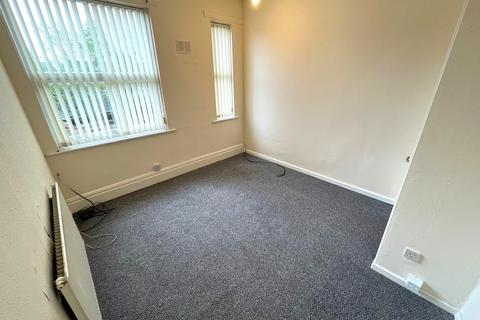 1 bedroom flat to rent, King Street, Alfreton, Derbyshire DE55