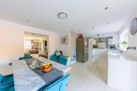 12 Ashbourne Ridge, Halesowen, B63 2BH