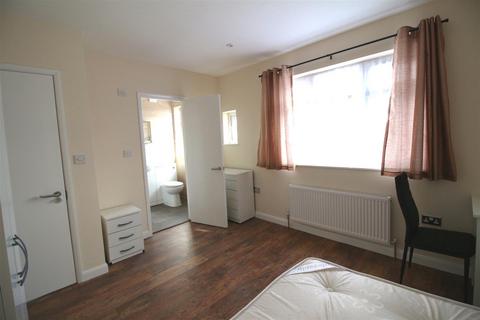 1 bedroom in a house share to rent, Ruskin Gardens, Harrow