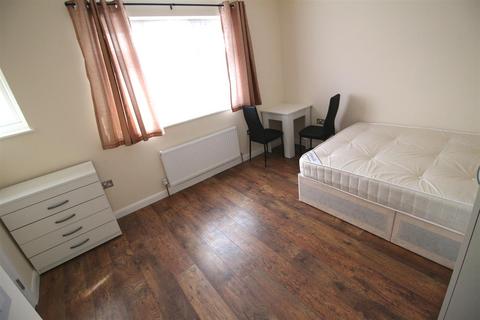 1 bedroom in a house share to rent, Ruskin Gardens, Harrow