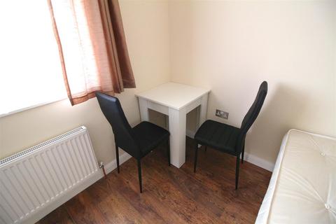 1 bedroom in a house share to rent, Ruskin Gardens, Harrow