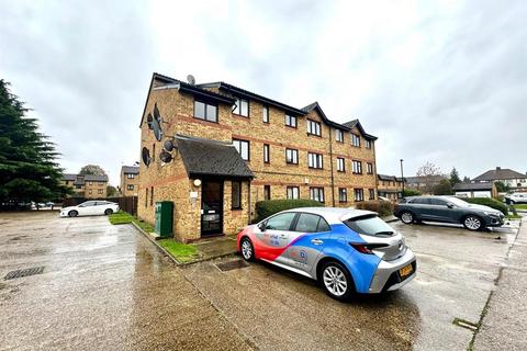 1 bedroom flat to rent, Celadon Close, Enfield