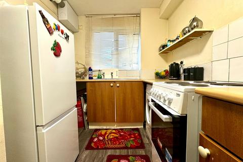 1 bedroom flat to rent, Celadon Close, Enfield