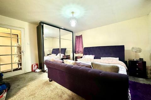 1 bedroom flat to rent, Celadon Close, Enfield