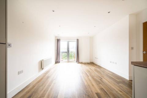 2 bedroom flat to rent, Station View, Guildford, GU1