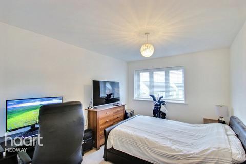 52 Clayhill Gardens, Hoo, Rochester, ME3 9FA